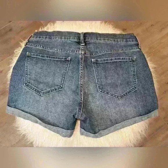 Old Navy Cuffed Mid Rise Jean Short - Picture 5 of 6